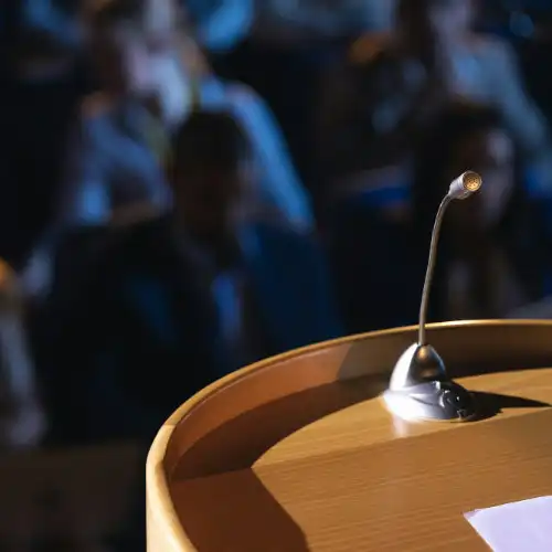 tontehcnik , lautsprecher , mikrofon für konferenz mieten
